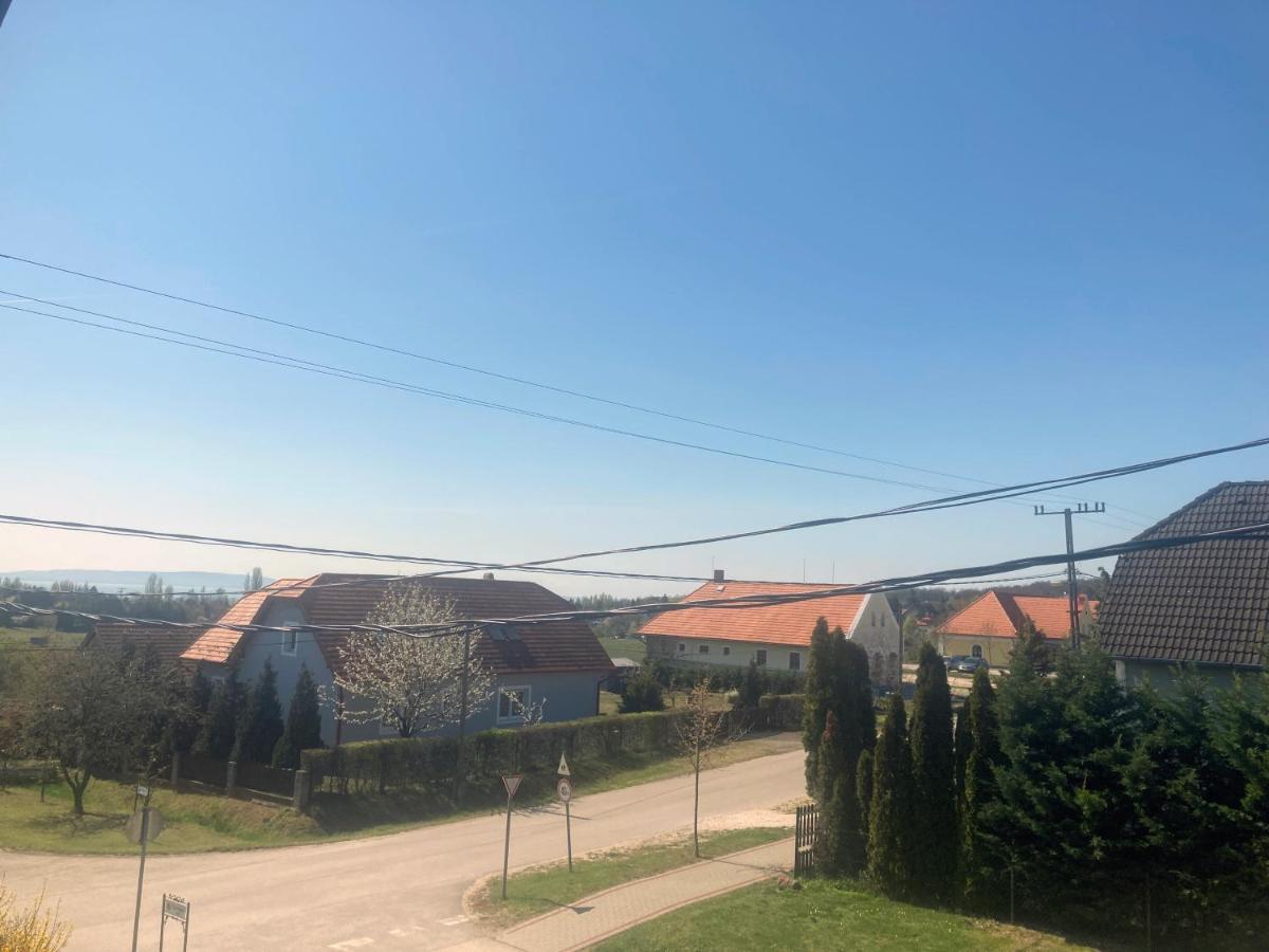 Karadi Apartman Zánka Zewnętrze zdjęcie
